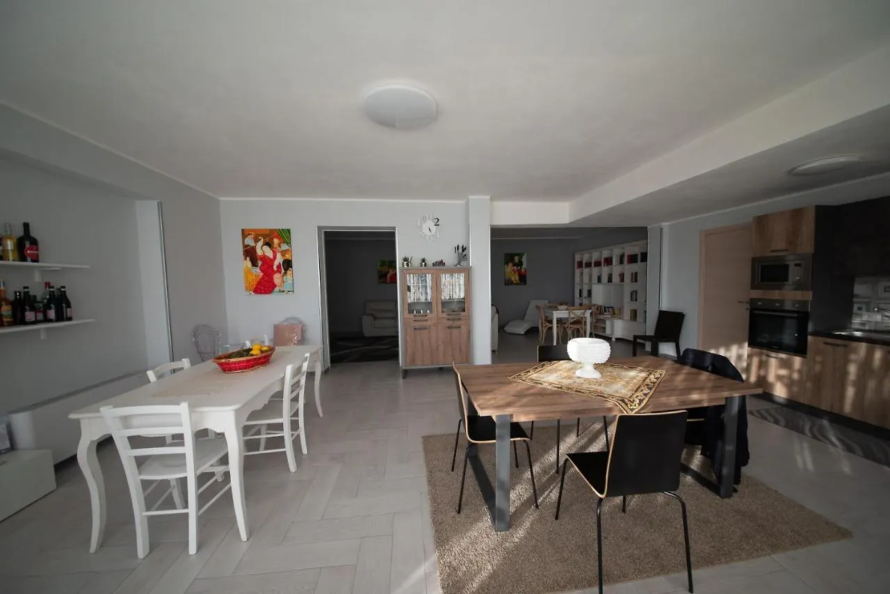 10 E Lode Aparthotel Mazara del Vallo 0*,  Italia